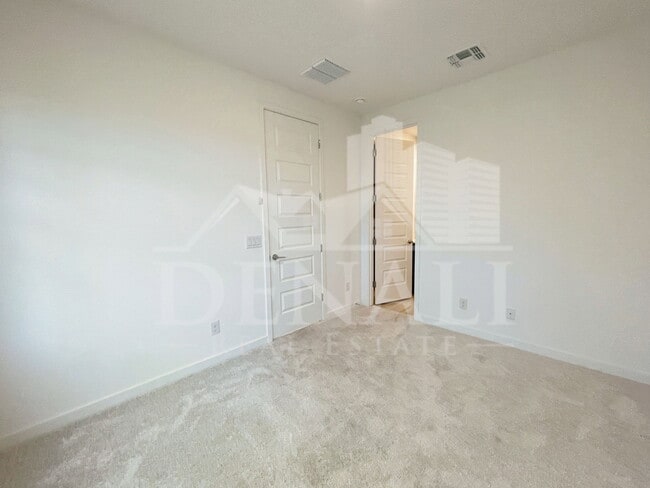 Building Photo - 784 S Hawk Ln