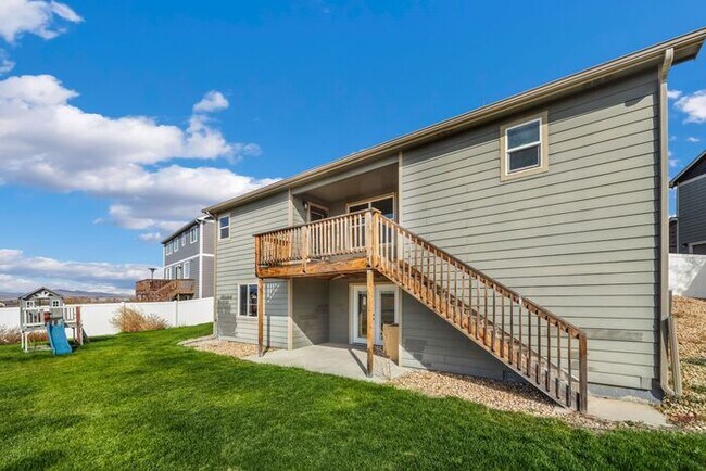 Building Photo - ***WINTER SPECIAL $2695.00 a Month *** 5 b...