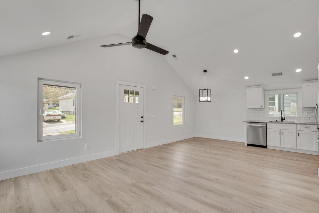 Building Photo - 1128 Rosehill Dr