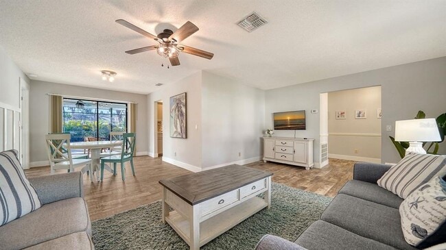 Building Photo - 2291 Pine View Cir