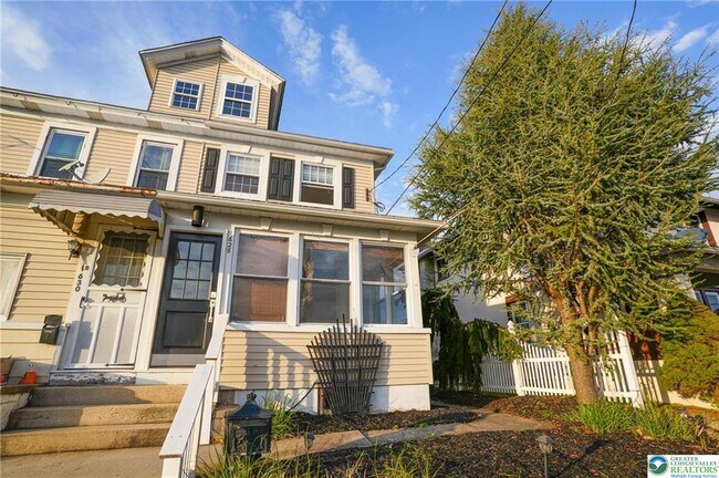 Building Photo - 628 Coal St