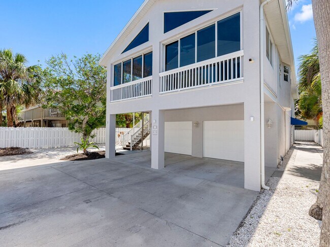 Primary Photo - Steps to One of the Finest Beaches – Spaci...