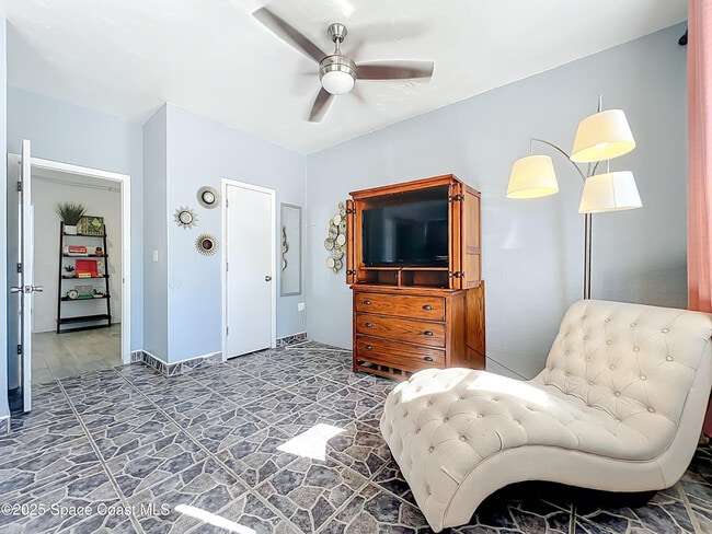 Building Photo - 113 SE 1st St