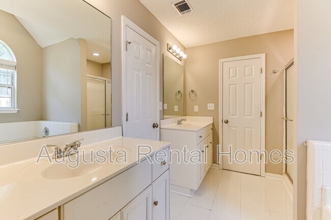 Building Photo - 208 Stonington Dr