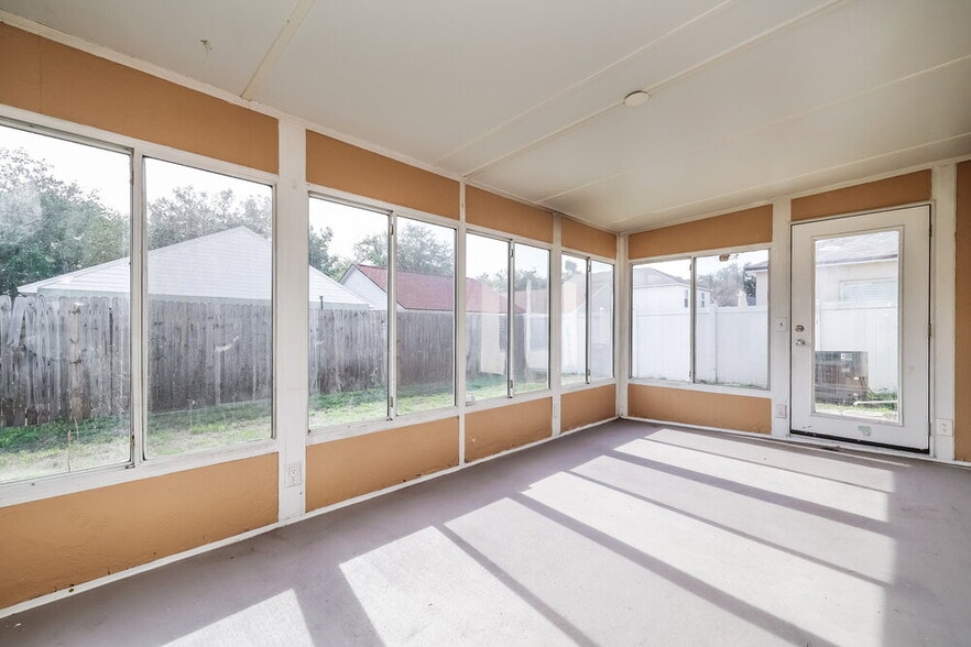 Building Photo - 6215 Cannoli Pl