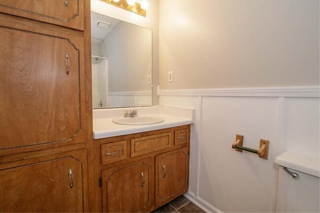 Building Photo - 632 Artic Ave