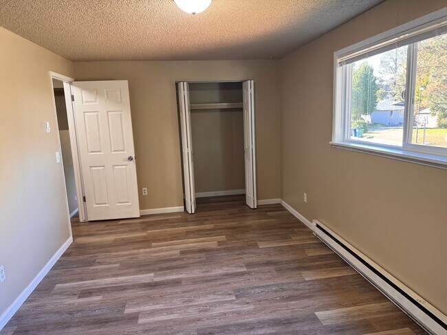 Building Photo - HANGMAN VALLEY 4 BEDROOM HOME