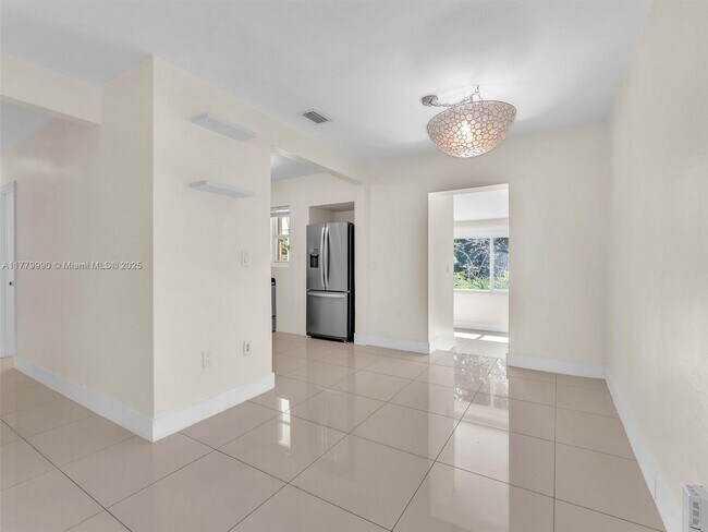 Building Photo - 6510 SW 63rd Ct