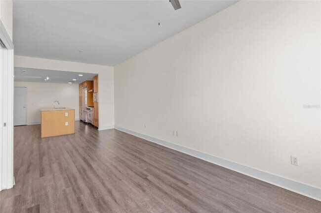 Building Photo - 1208 E Kennedy Blvd