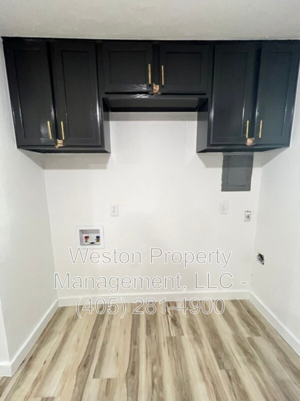 Building Photo - 9609 Greystone Ave