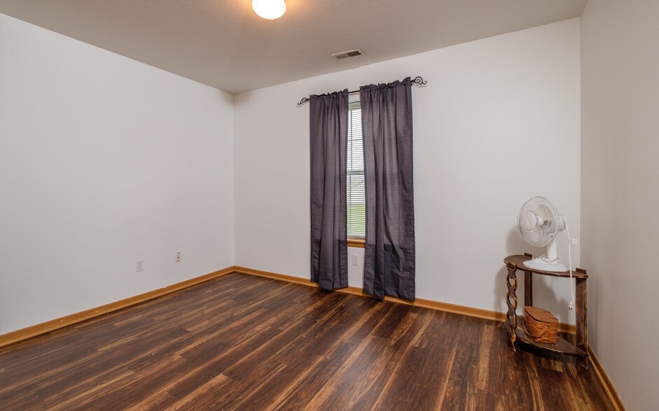 Building Photo - 106 National Dr