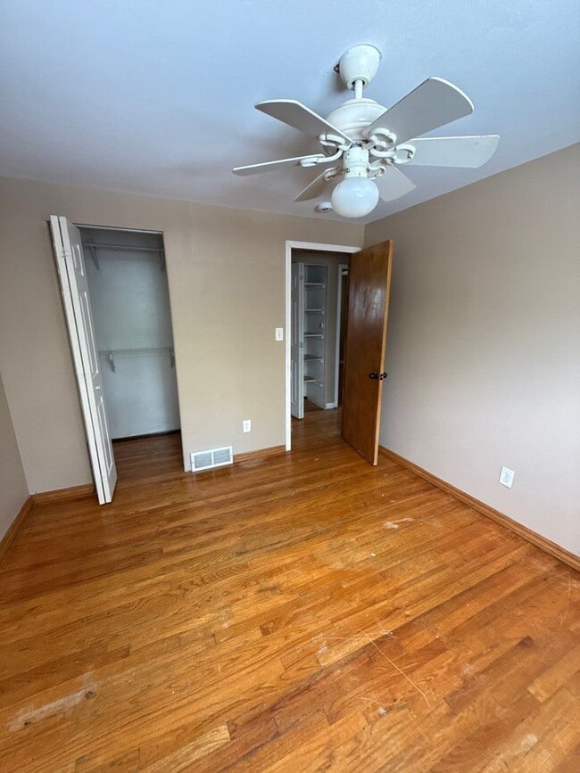 Building Photo - 4 Bedroom home in Clinton Township