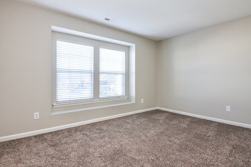 Building Photo - 3112 Olustee Dr
