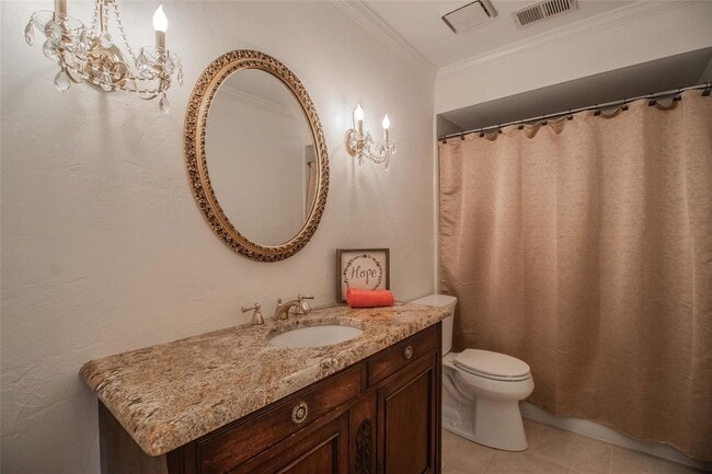 Building Photo - White Rock Highlands  4 bedrooms, 2.5 baths