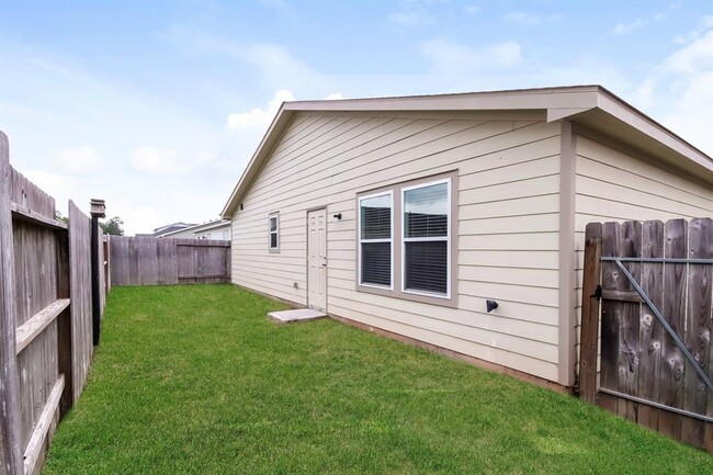 Building Photo - 15678 Briar Forest Dr