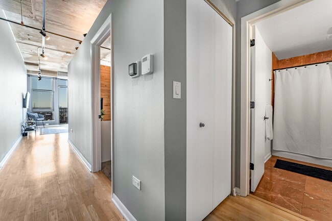 Building Photo - 1550 S Blue Island Ave