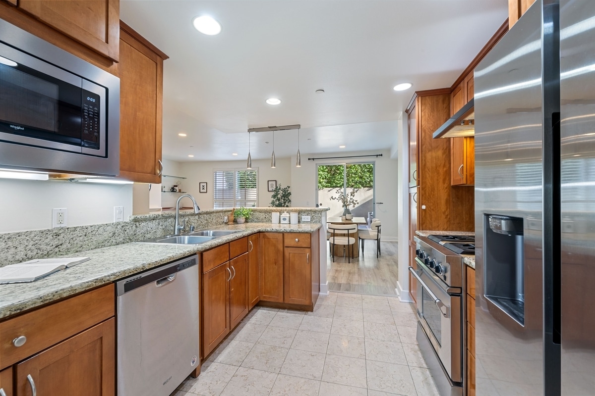 Building Photo - 2240 S Beverly Glen Blvd