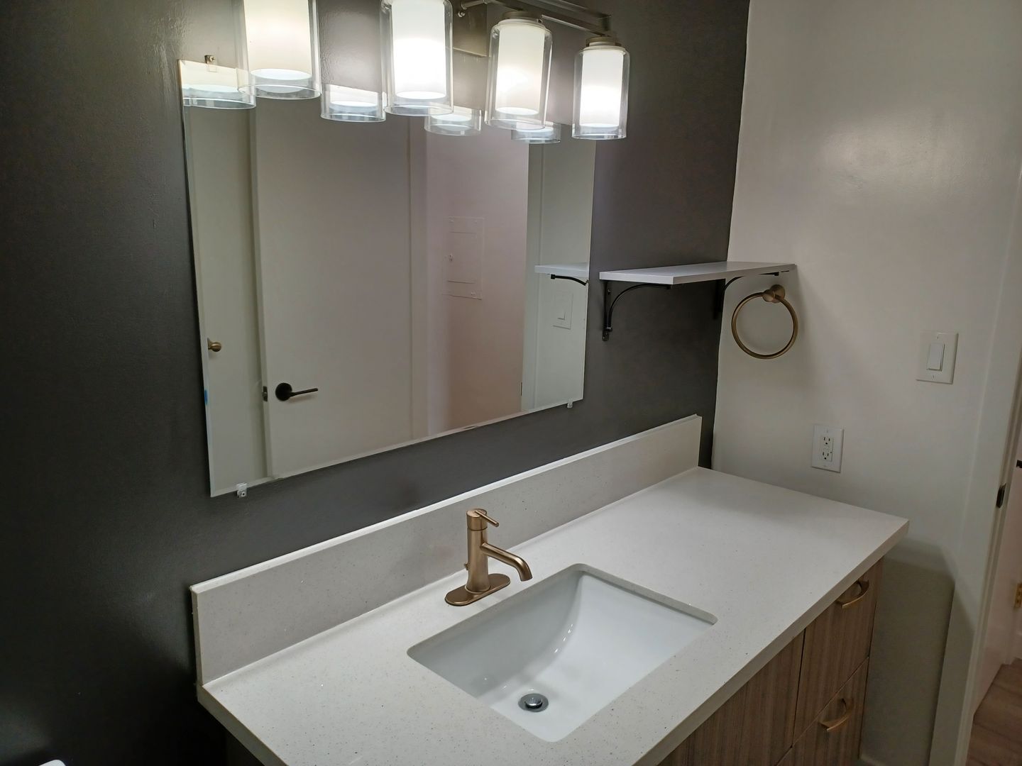 Building Photo - 7347 Haskell Ave