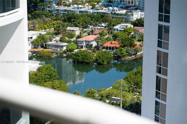 Building Photo - 15901 Collins Ave