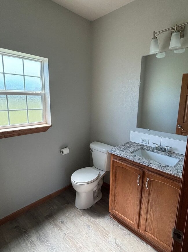Building Photo - Newly Updated Townhome in Ogden!