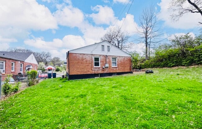 Building Photo - 2260 Woodson Rd