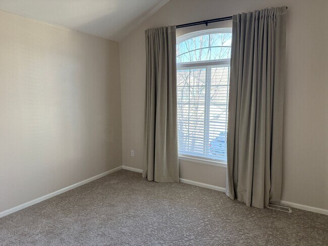 Building Photo - Newly updated 2 story townhome with single car garage in Littleton