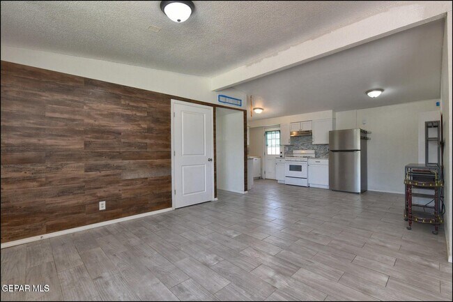 Building Photo - 5726 Dearborne Dr