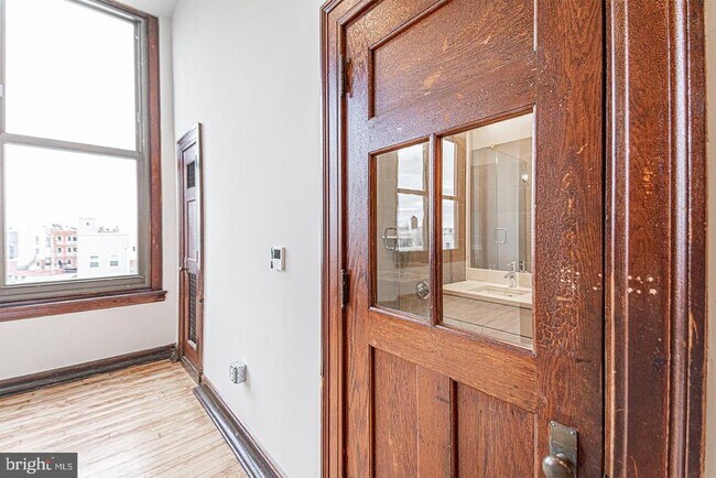 Building Photo - 1300 S 19th St