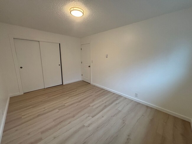 Building Photo - 27th  Ave 4 plex
