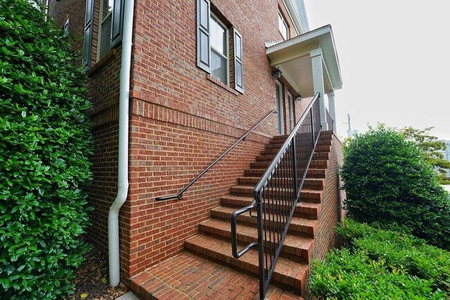 Building Photo - 307 Le Gran Bend