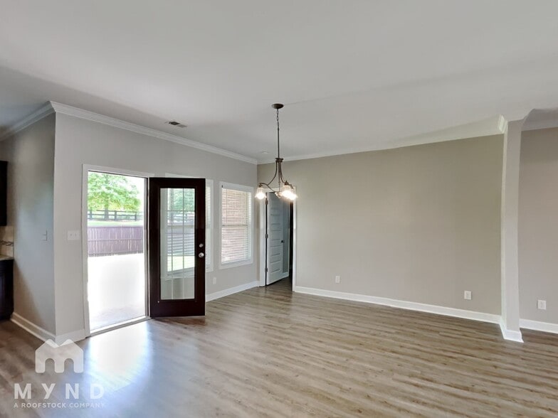 Building Photo - 214 Balota St