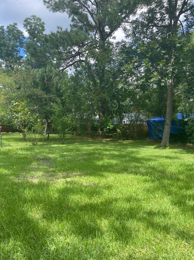 Building Photo - Fully renovated 3/1 Single Family Home ava...