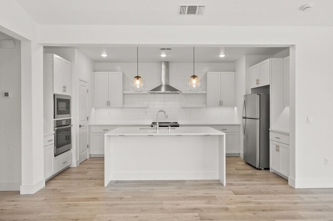 Primary Photo - Beautiful home in "Canyon at the Ranch" 5 ...