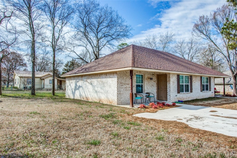 Building Photo - 712 Seven Oaks Rd