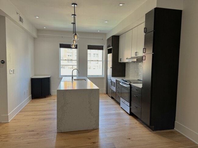 Building Photo - 32 E Court St