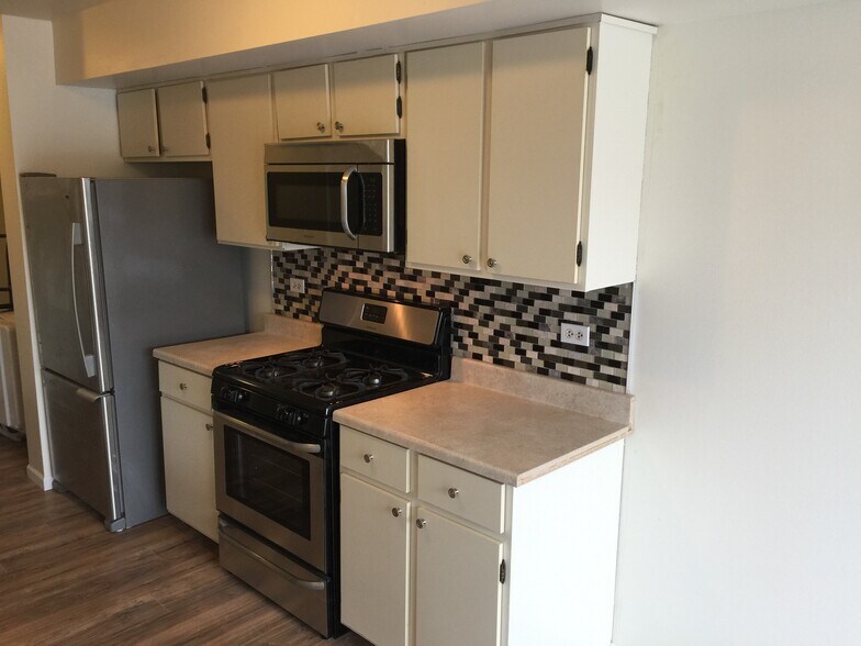Building Photo - 263 Acorn Dr