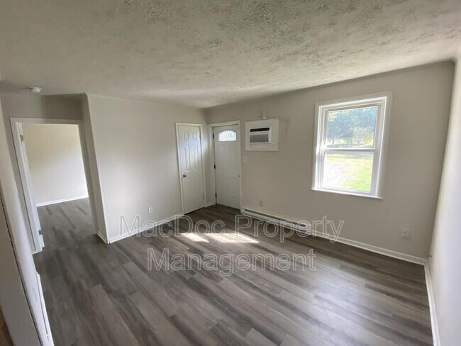 Building Photo - 114-116 Loch Lane Drive Apt 8