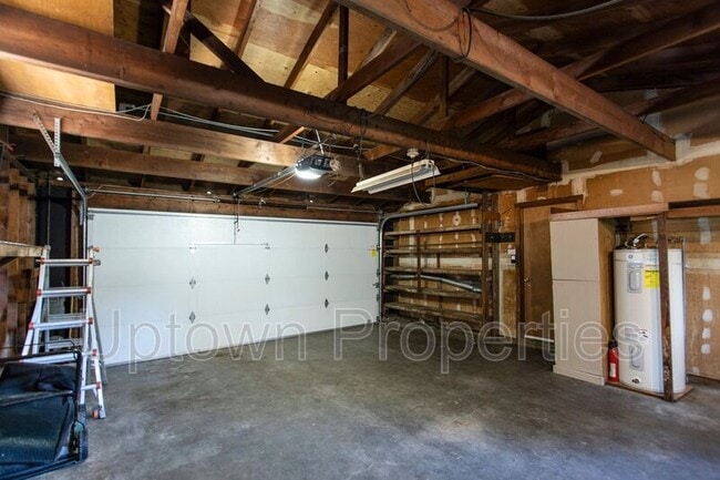 Building Photo - 9370 SW Killarney Ln