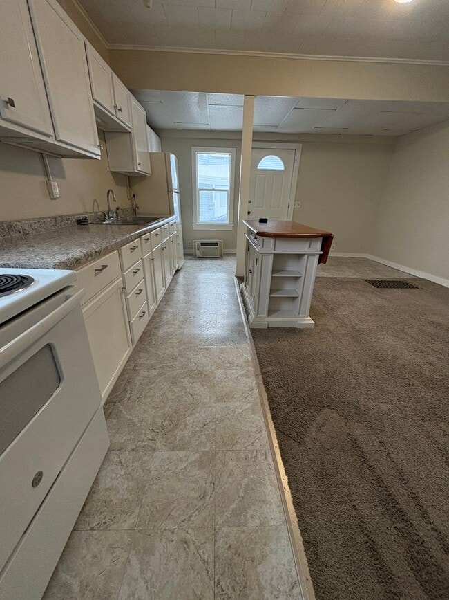 Building Photo - 2809 South Ave