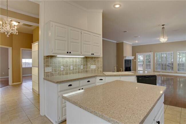 Building Photo - 1905 Kinney Ave