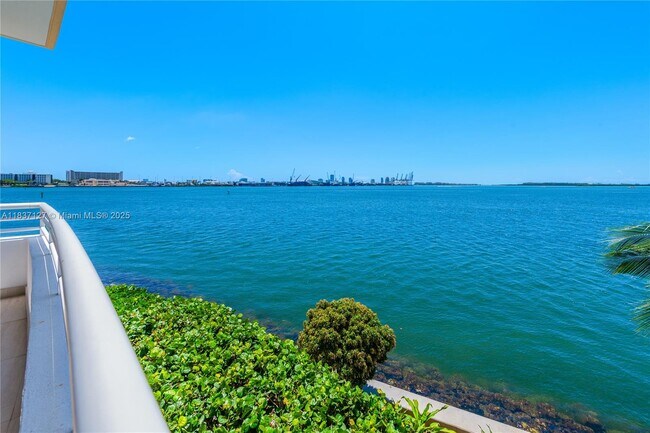 Building Photo - 808 Brickell Key Dr