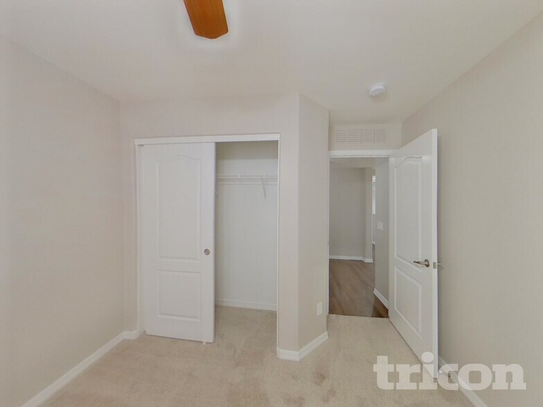 Building Photo - 12922 W Fleetwood Ln