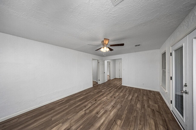 Building Photo - 1702 NW Euclid Ave