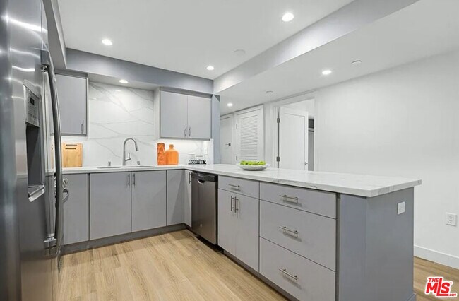 Building Photo - 5405 Hermitage Ave