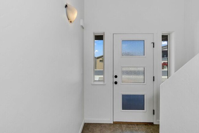 Building Photo - Modern 3 Bedroom 3 Bath Townhome in New Construction Neighborhood