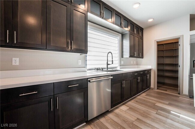 Building Photo - 8115 Carpenter Creek Ave