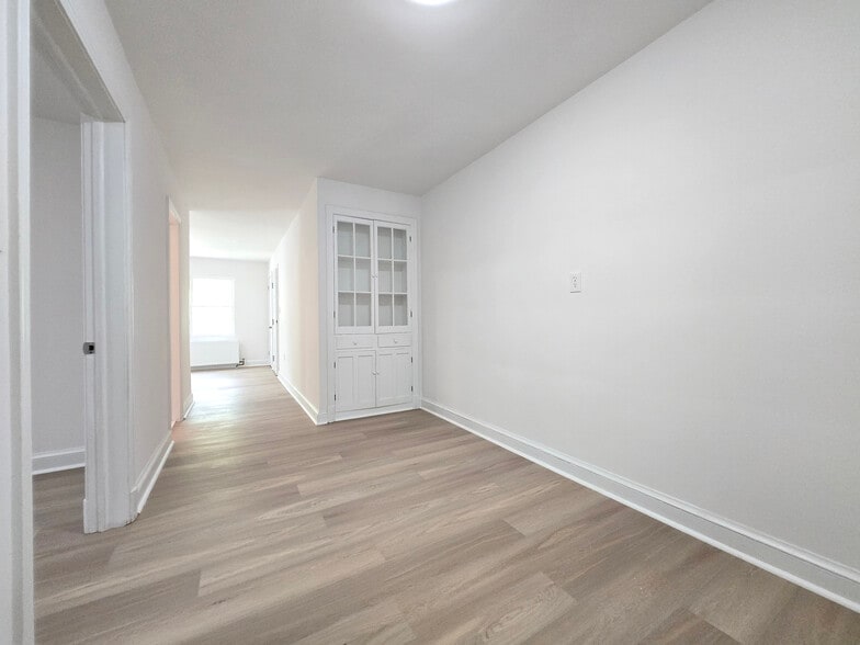 Building Photo - 4526 Avondale St