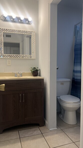 Building Photo - 3210 Orleans Dr