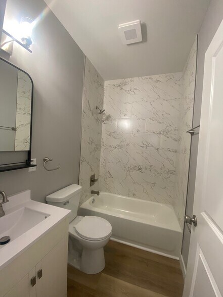 Building Photo - 415 Dequincy St