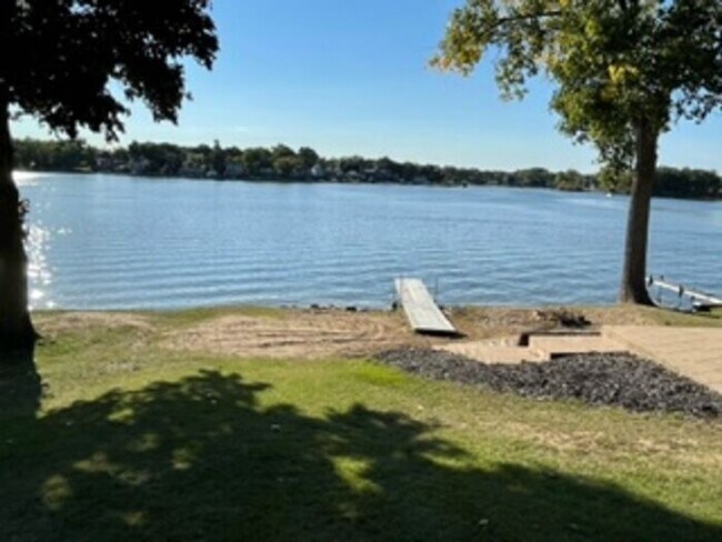 Building Photo - Lake Oakland Lakefront Home - 3 Bedroom 2 ...